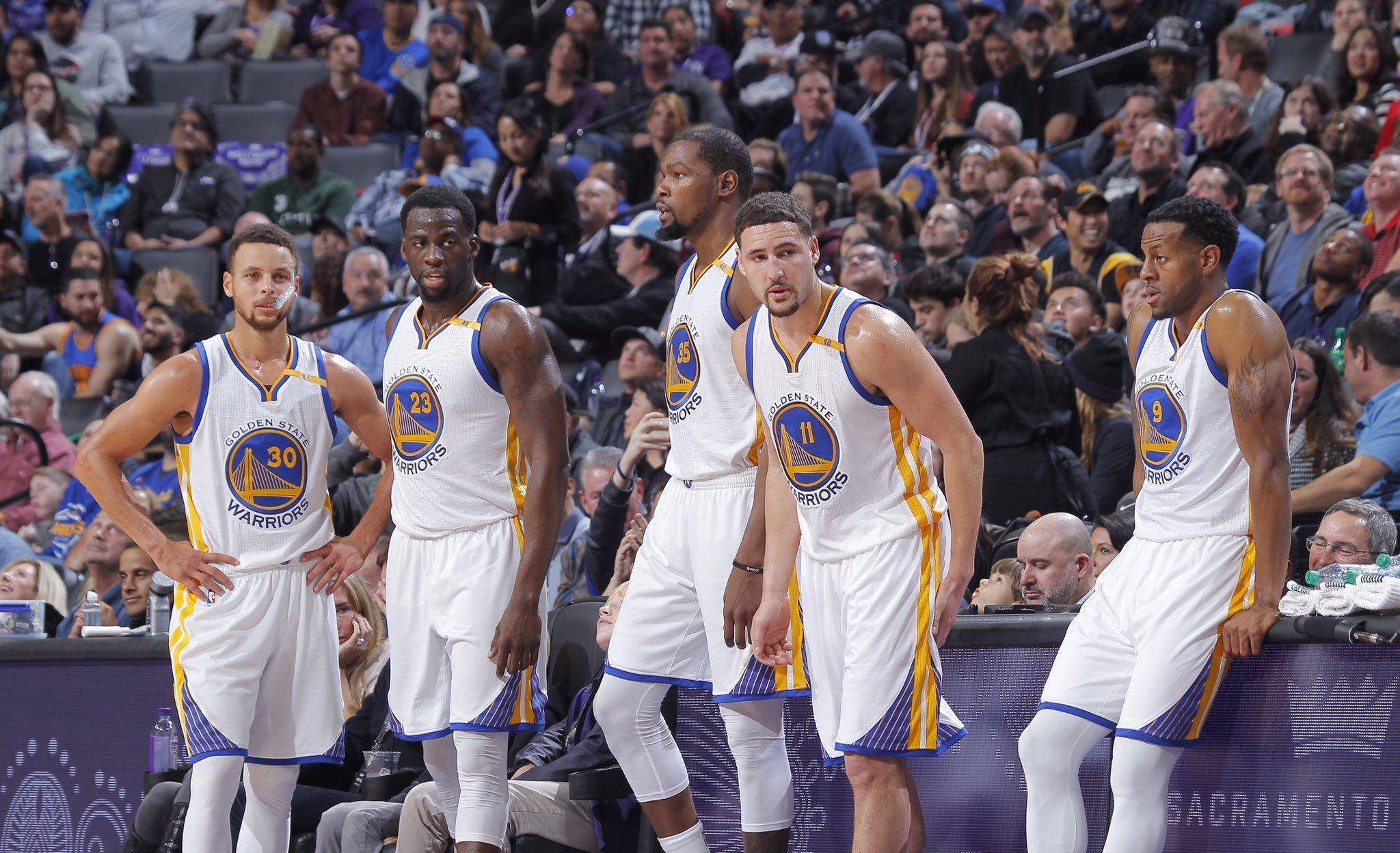 应考验更衣 应考验更衣