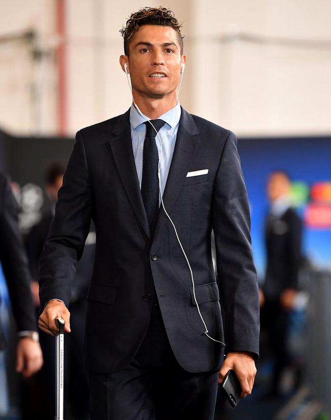 两场比赛共 两场比赛共